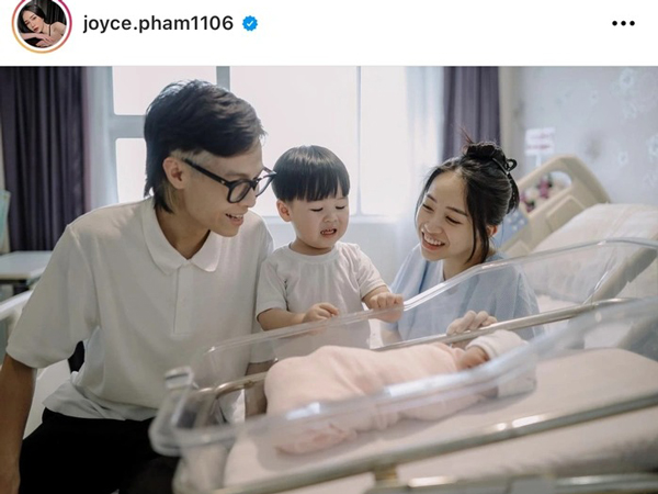 Con gái Minh Nhựa khoe cận mặt nhóc tỳ vừa mới hạ sinh, visual đúng chuẩn 'con nhà người ta'