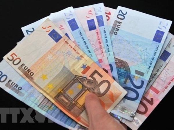 Giá trị đồng euro giảm xuống mức thấp nhất trong 5 năm qua