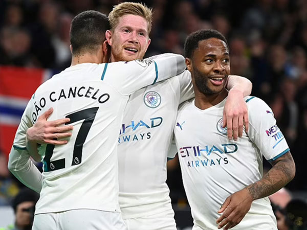 De Bruyne lập poker, Man City tiến gần hơn tới chức vô địch Ngoại hạng Anh