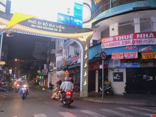 Nhà phố Tây: Giá thuê 2.000 USD hạ xuống 8 triệu vẫn bỏ không