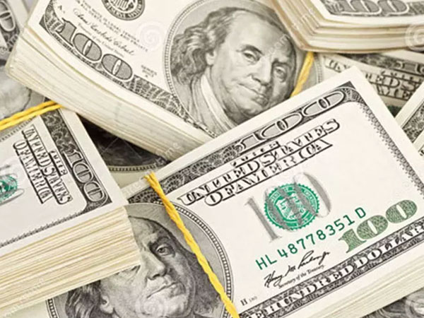 USD chợ đen đắt kỷ lục, tiến sát 24.000 đồng/USD
