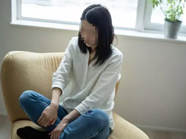 Đến nhà tình địch đánh ghen, nhìn thấy bố cô ta, tôi bỏ chạy thục mạng