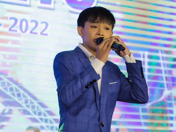 Vì sao Hồ Văn Cường liên tục bị khán giả chê bai giọng hát dù từng là quán quân?
