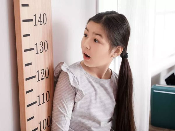 Dậy thì sớm gia tăng, nguy hiểm khi cha mẹ tự tiêm thuốc ức chế cho con