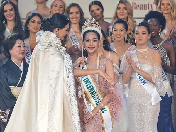 Miss International 2019 đến Việt Nam: Tín hiện vương miện sắp 'rơi xuống đầu' Á hậu Phương Anh