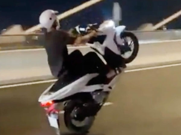 Xử lý thanh niên bốc đầu xe máy trên cầu Thủ Thiêm 2 rồi đăng lên TikTok