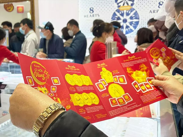 Bán vàng dồn tiền bắt đáy chứng khoán, chơi tiền ảo: Vợ chồng trẻ bay sạch tài khoản