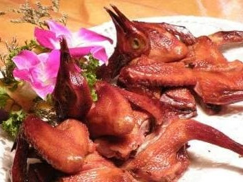 Người ta nói 'một con chim bồ câu bắng chín con gà', liệu thịt chim bồ câu có thực sự thần kỳ đến vậy? Ăn thịt chim bồ câu có lợi gì? Ai nên kiêng kị?