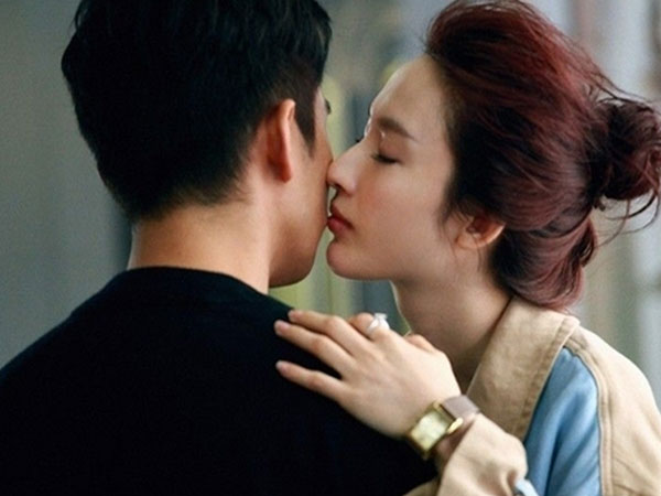 Te tua sau 2 năm phản bội vợ cưới người tình trẻ