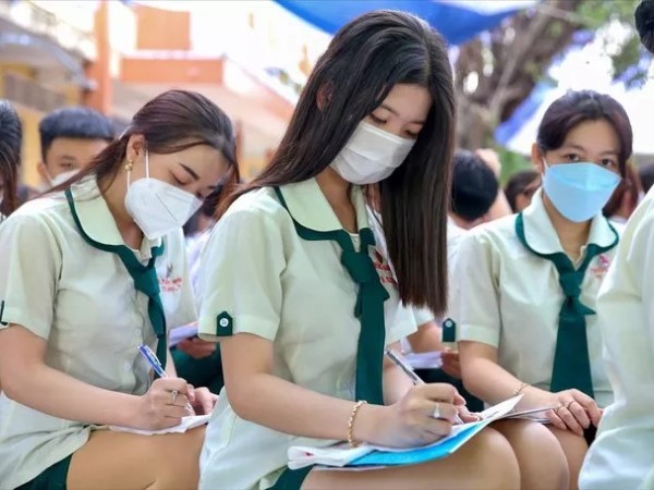 Đồng loạt tăng học phí đại học