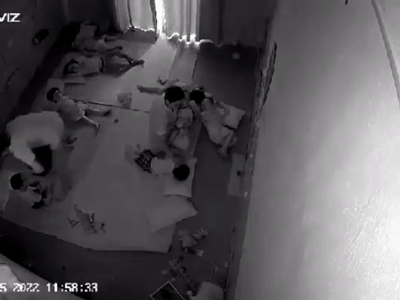 Phẫn nộ clip cô giáo mầm non trùm túi nilong lên đầu trẻ rồi đánh liên tiếp