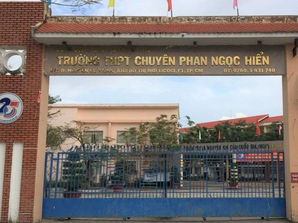 Kỷ luật cảnh cáo phó hiệu trưởng bắt học sinh 'ăn thức ăn lấy ra từ thùng rác'