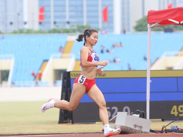 Nguyễn Thị Oanh giành 3 HCV SEA Games 31: Ngả mũ trước nghị lực phi thường của cô gái 1,53 m!