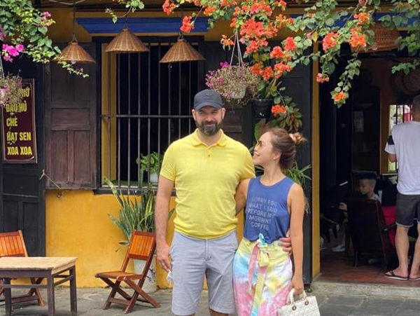 Em gái Hà Anh đi du lịch Hội An, chỉ một chi tiết chứng minh chàng rể Tây rất được lòng bố vợ