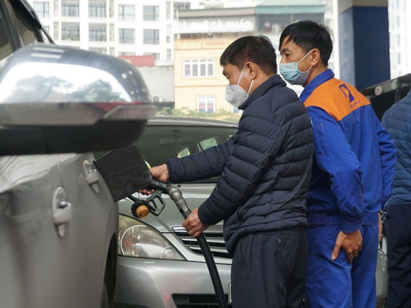 Quỹ bình ổn âm rất sâu, lấy gì để 'chặn' đà tăng của giá xăng dầu?