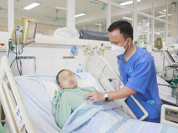 Bé trai 13 tuổi bị đột quỵ não