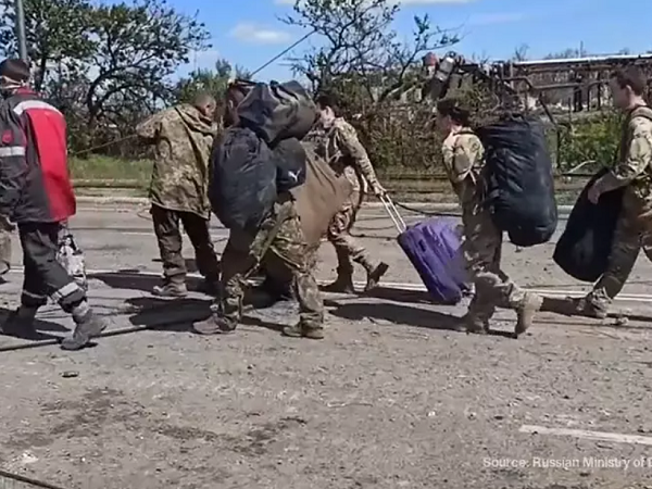 Nga hé lộ số lính Ukraine ở Azovstal hạ vũ khí, Moscow trục xuất loạt nhà ngoại giao