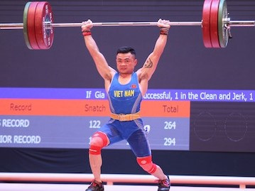 Cả họ Lại Gia lên Hà Nội cổ vũ cho con em giành vàng SEA Games