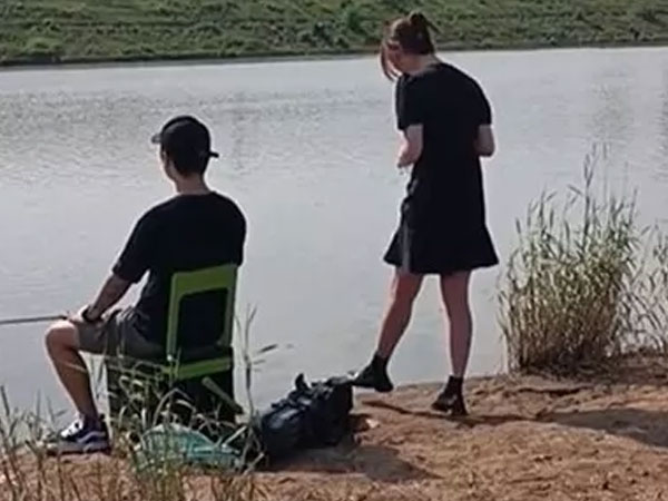 Không biết sức mạnh tâm linh nào chỉ lối, thanh niên lần đầu dẫn bạn gái đi câu cá, cả buổi làm đúng 1 việc
