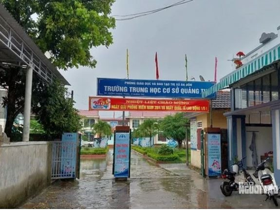 Bị đánh trong phòng hiệu trưởng vì tố tiêu cực