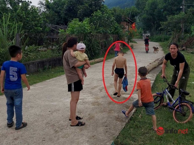 'Người hùng' lao xuống ao cứu bé trai đang chìm dần, giành lại sự sống cho em 1 cách thần kỳ