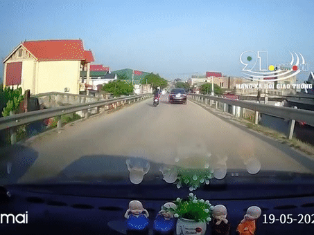 Clip: Nữ 'ninja' đầu trần phóng nhanh vượt ẩu gây tai nạn, hành động sau đó càng gây phẫn nộ