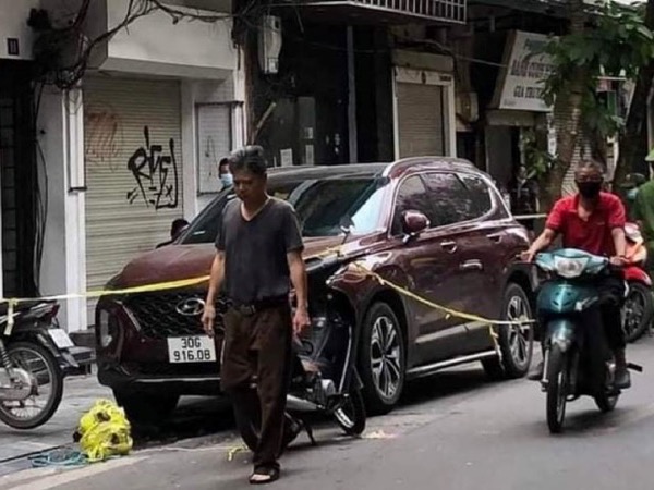 Điều tra nam thanh niên rút súng dọa bắn người trên phố cổ Hà Nội
