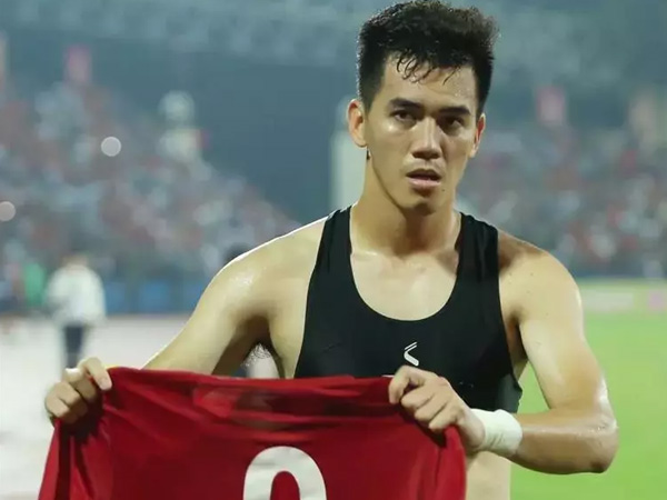 Chia sẻ sau khi ghi bàn giúp U23 Việt Nam vào chung kết SEA Games 31, Tiến Linh bị đồng đội ùa vào trêu: 'Giàu nhất nhì Bình Dương!'