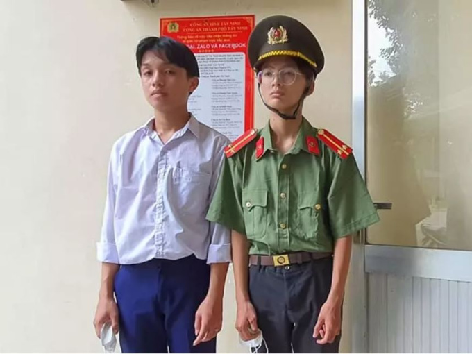 Thiếu tiền chơi game, 2 thiếu niên giả công an đi thu tiền tiệm cầm đồ