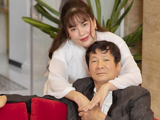 Hậu ly hôn lùm xùm, Hoa hậu Phương Lê về biệt thự hơn 200 tỷ thăm các con, không quên dành lời khen 'có cánh' đến chồng cũ