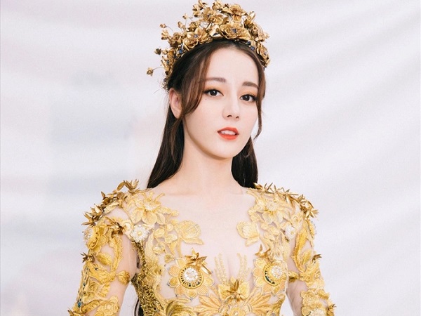 Kim Ưng thay đổi loạt giải thưởng, Địch Lệ Nhiệt Ba bất ngờ bị netizen réo tên vì lý do này