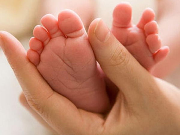 3 vị trí trên cơ thể bé, cha mẹ càng chạm nhiều con càng thông minh