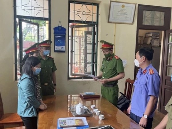 Nhân viên bưu điện tất toán khống 28 sổ tiết kiệm, chiếm đoạt hàng tỷ đồng