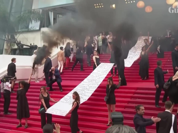 Nhóm phụ nữ biểu tình gây náo loạn thảm đỏ LHP Cannes
