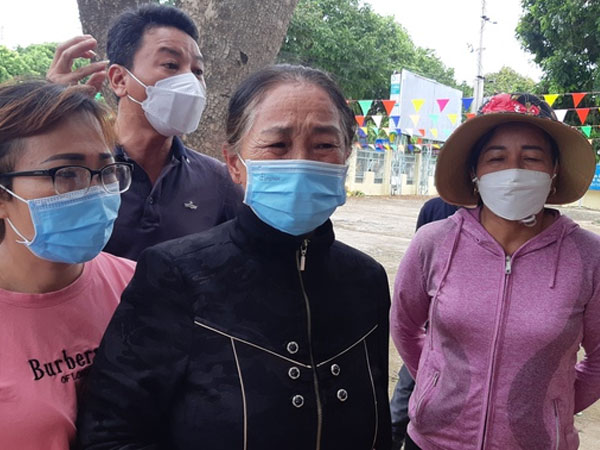 Mẹ khai tử cho con 3 tuổi dù còn sống: Hàng chục người lên phường yêu cầu tìm cháu bé