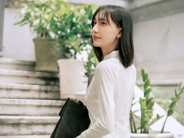 Lynk Lee khoe ảnh tựa như nữ sinh khiến netizen cảm thán: 'Chuẩn bị tốt nghiệp hả chị'