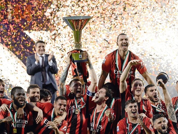 Hủy diệt Sassuolo, Milan vô địch Serie A sau 11 năm chờ đợi