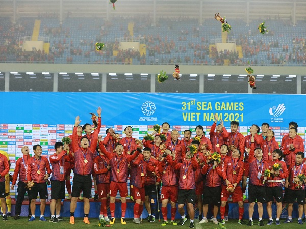 Thủ tướng chúc mừng U23 Việt Nam bảo vệ thành công HCV tại SEA Games 31