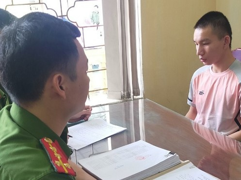 Nam sinh viên bị bắt giam vì trộm tiền trong tài khoản của bố