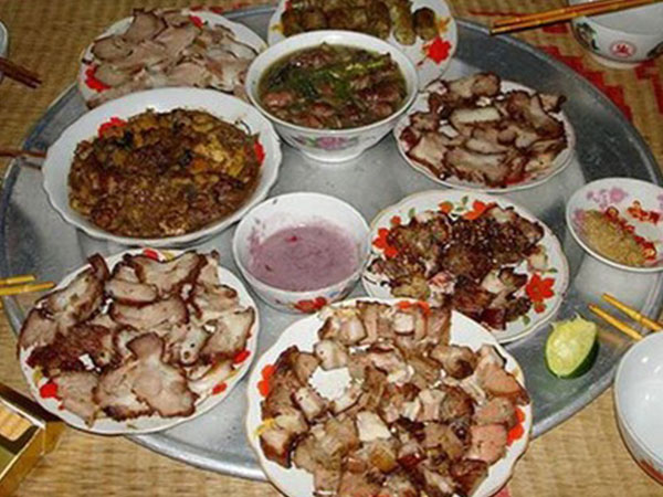 Sợ bị chê 'kém sang', người Việt thi nhau đãi khách mâm cơm đầy thịt, ít rau: Chỉ rước thêm bệnh