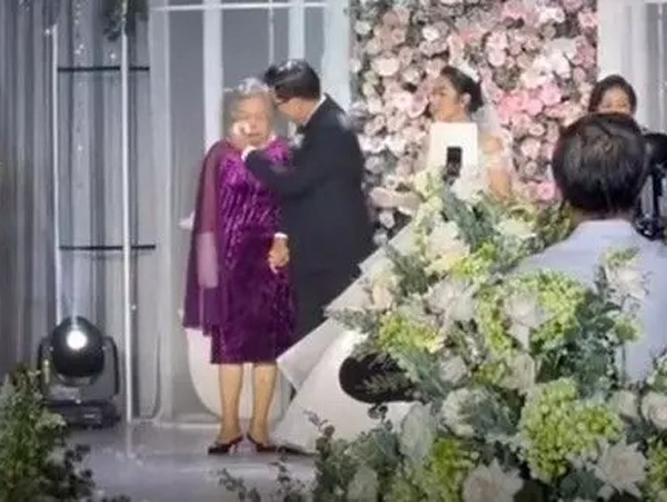 Lý do 'bố vắng, mẹ khóc' trong đám cưới Vua cá Koi - Hà Thanh Xuân
