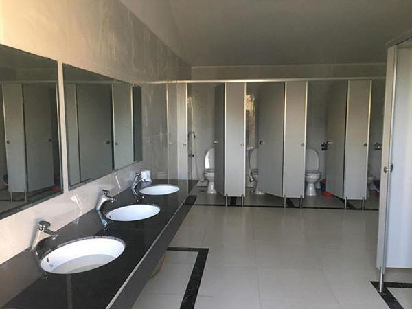 Ngại dùng nhà vệ sinh công cộng vì sợ bệnh lây qua đường tình dục: Bác sĩ nói gì?