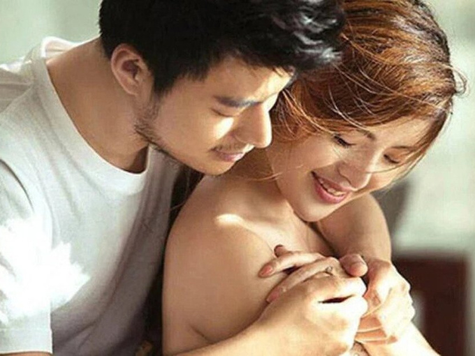 Tận mắt thấy vợ ôm ấp chủ nhà trong phòng tắm, chồng phát điên hơn nghe vợ nói: 'Anh ta đến sửa ống nước'