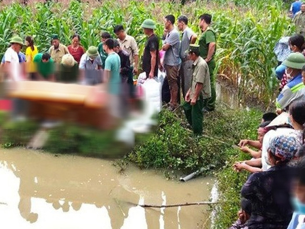 2 anh em ruột chết đuối dưới ao trước nhà