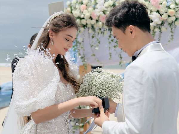 Bùi Tiến Dũng tung bộ ảnh cưới đẹp như mơ, khoe nhan sắc đỉnh cao trong 'ngày hạnh phúc'