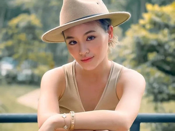 Học vấn cực 'đỉnh' của thiên kim tiểu thư nhà trưởng đoàn bóng đá Thái Lan Madam Pang