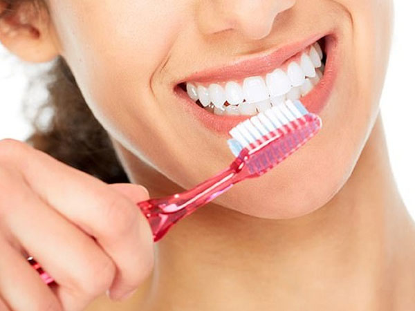 Đánh răng trước hay sau khi ăn sáng là tốt nhất?