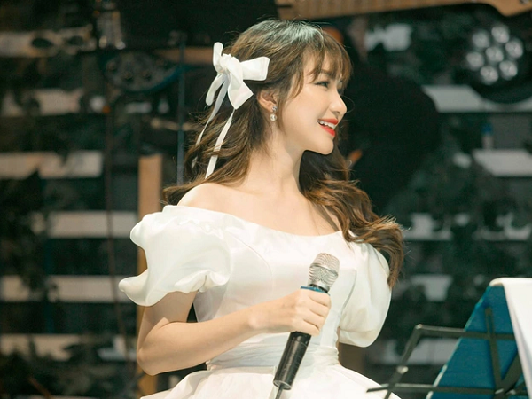Bị tiết lộ cát-xê đến hàng tỷ đồng, Hòa Minzy phản ứng ra sao?
