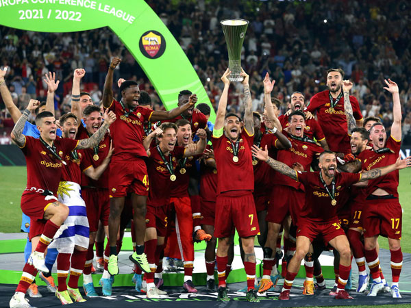 Mourinho đưa Roma vô địch Europa Conference League