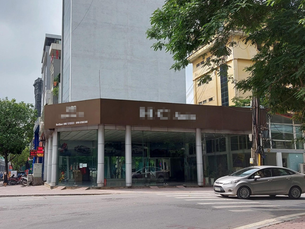 Kỳ lạ nhiều showroom bán siêu xe biếu tặng trống trơn